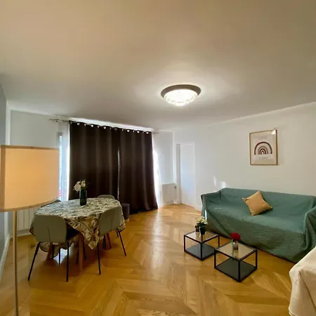 Tour Eiffel Mirabeau Apartmán *